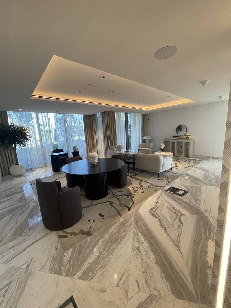 25 Lobby