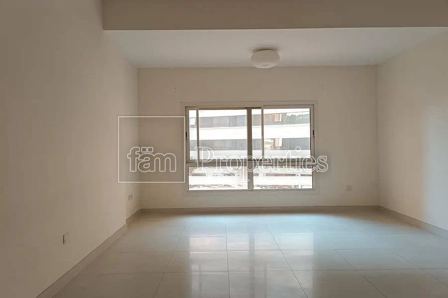 Low floor vacant 1br in Silicon gate 2