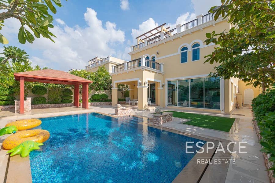 Pool | 4 Beds Villa | Well Maintained