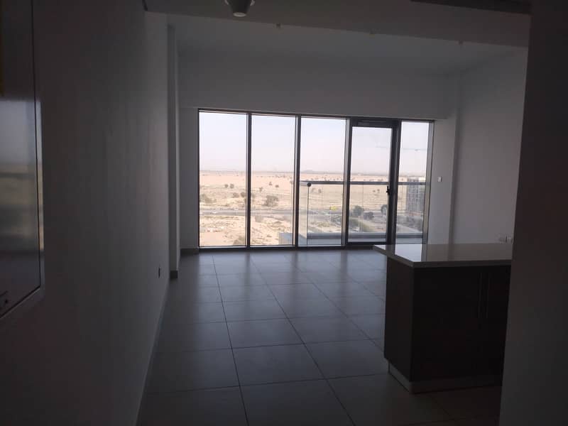 spacious lake view 1b/r with balcony for rent vacant unit