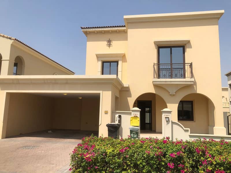 Spacious 5 Bedroom Villa With Maids In Lila