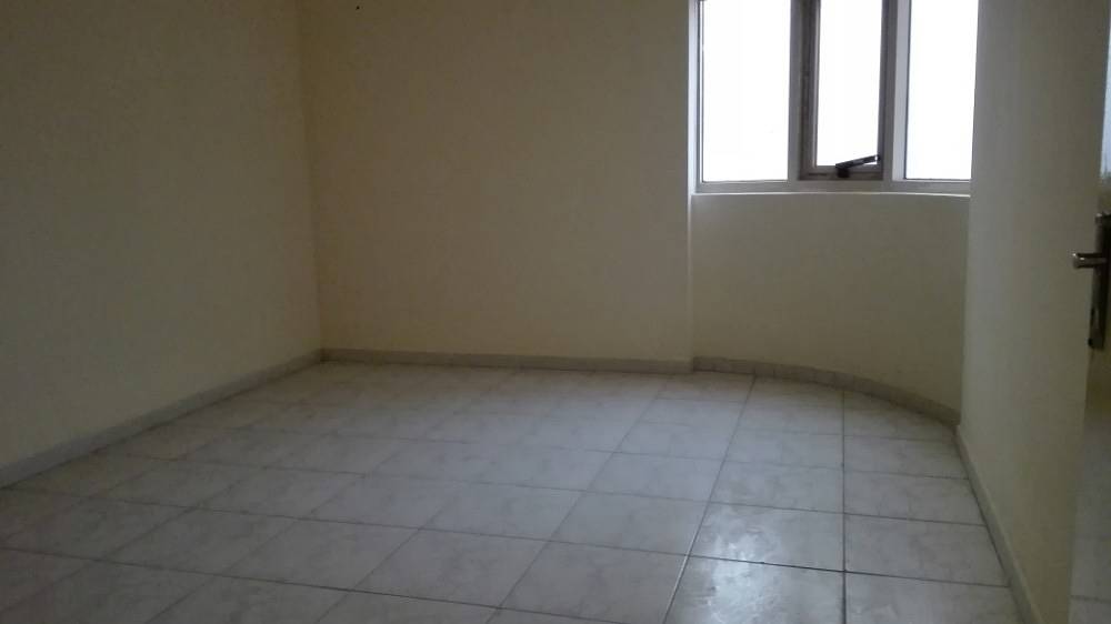 spacious apartment with 20 free days with 6 cheques