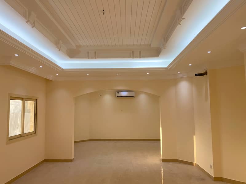 Villa in Sharjah Al-Qarayen area / one floor 4 Three rooms, a hall and a council Garden and parking