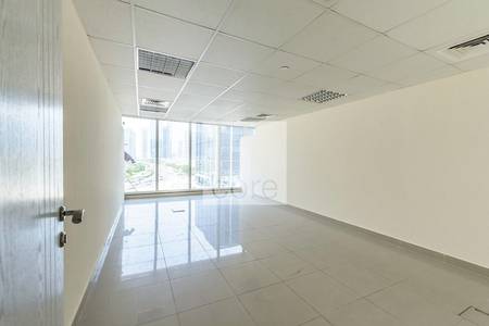Fitted office on low floor in Dubai Arch Fitted office on low floor in Dubai Arch