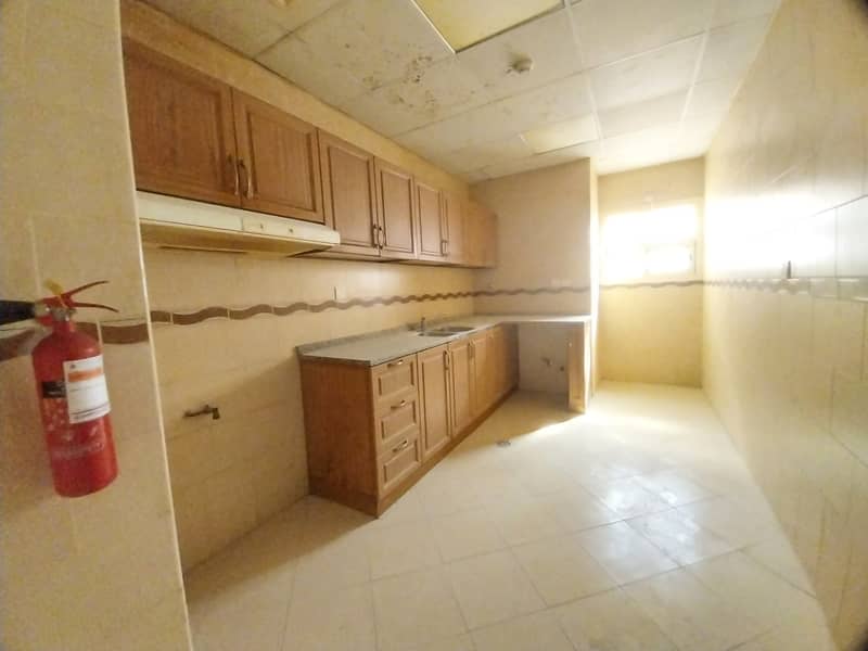 Sooper Dooper offer/for family/2bhk/2wr/Big hall/prime location in muwaileh