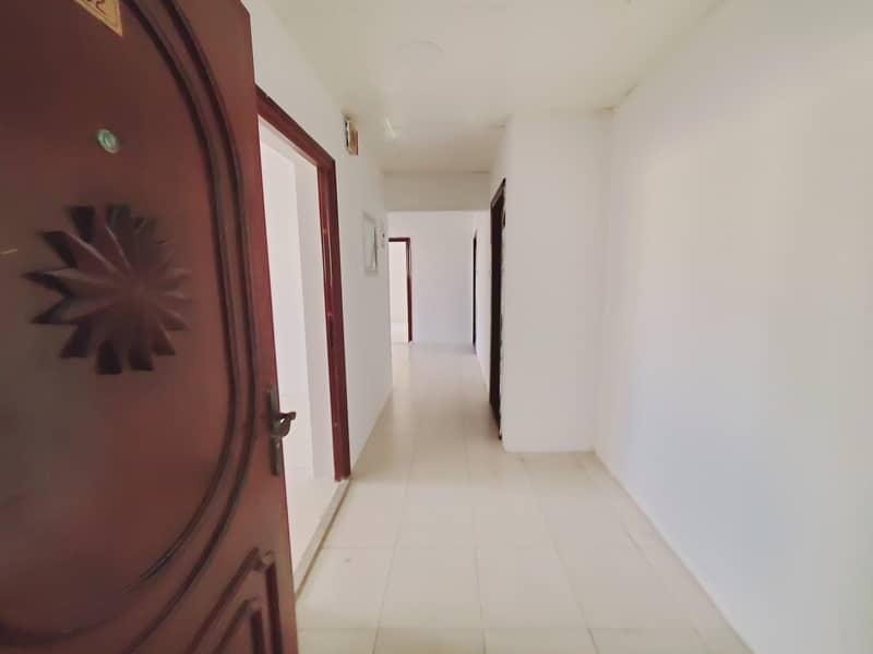 On the rode Building 2Bhk apartment near to mosque 🕌 just 30k for family