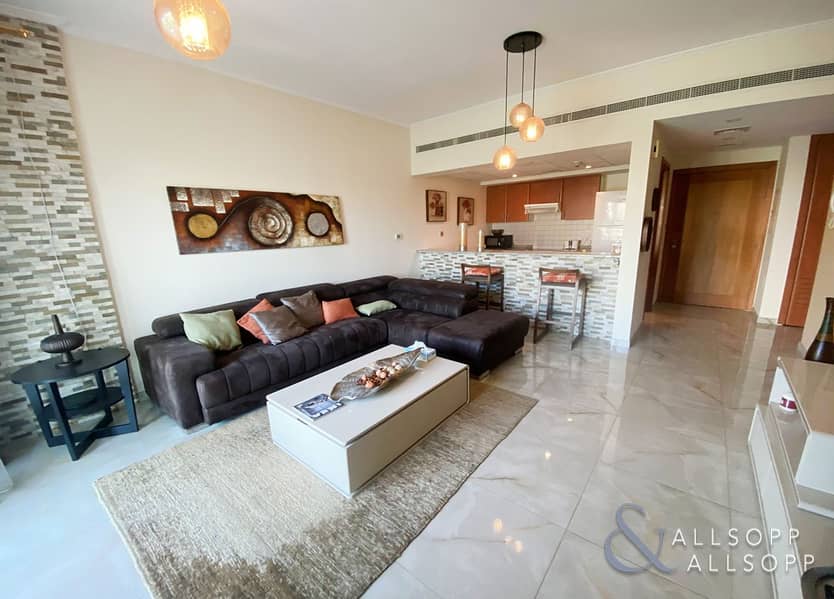 Upgraded Unit | 1 Bed | Fully Furnished