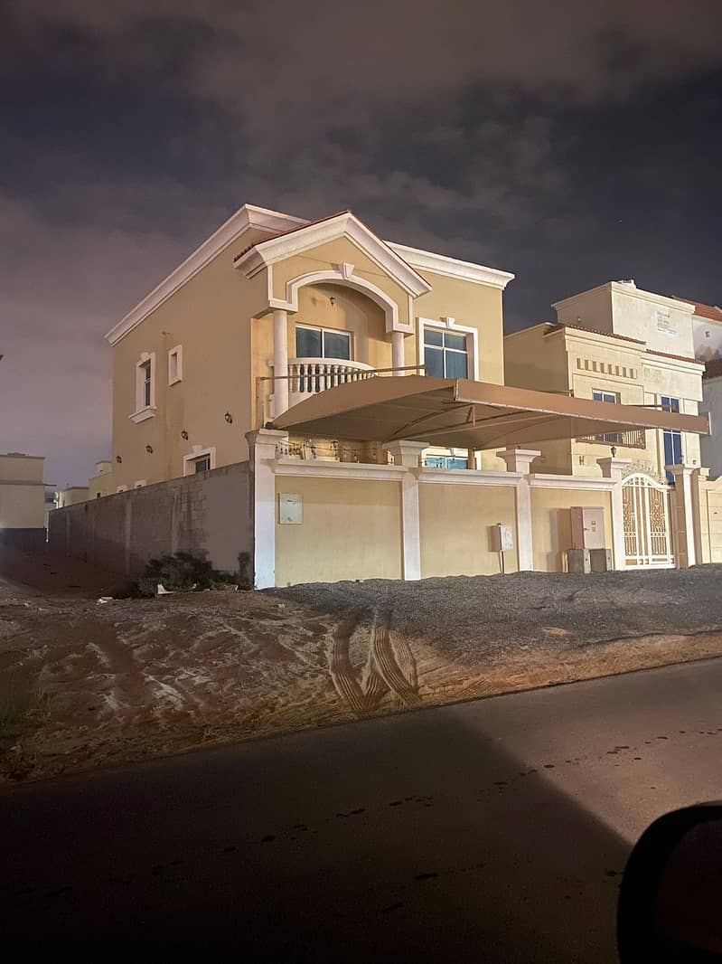 Beautiful villa For rent with 5 master bedrooms in Al Yasmeen on the main street