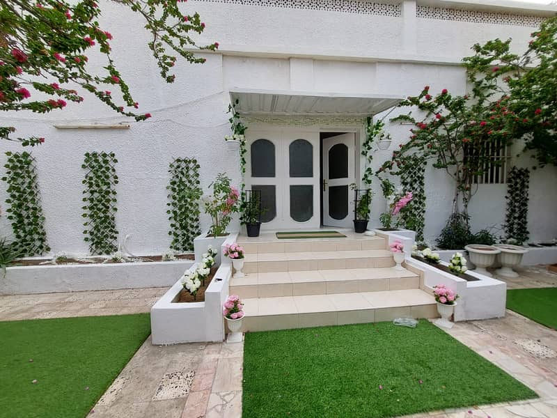 3 BHK WITH HALL PLUS MAJLIS WITH GARDEN AND CAR PARKING AVAILABLE IN MANSOORAH SHARJAH