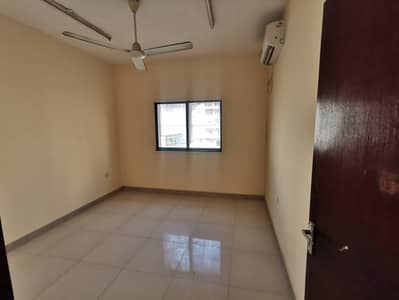 Building for Sale in Bu Tina, Sharjah - For sale in Al Butina area Ground floor building + 4 frequent - corner Land area: 2,000 square feet
