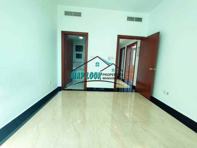 شقة في شارع حمدان 1 غرفة 50000 درهم - 6791735