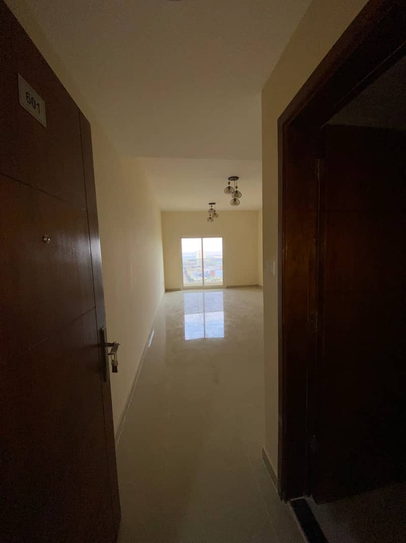 For rent in Ajman, two rooms and an annual hall in Al Jurf area 3 - two rooms and a hall for the first inhabitant, the price is 33 thousand + a free m