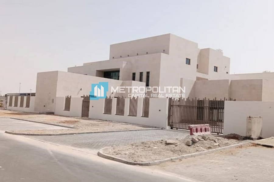 Commercial Villa | Parking Spaces | Prime Location