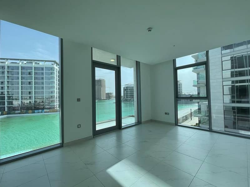 VACANT / BRAND NEW LUXURY 1 BED/ ON CRYSTAL LAGOON /