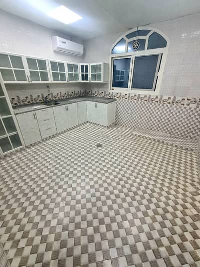 فلیٹ 4 غرف نوم للايجار في مدينة محمد بن زايد، أبوظبي - شقة في المنطقة 15 مدينة محمد بن زايد 4 غرف 85000 درهم - 6792405