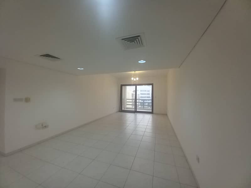位于迪拜湾，乌姆胡莱尔区 2 卧室的公寓 85000 AED - 6795295