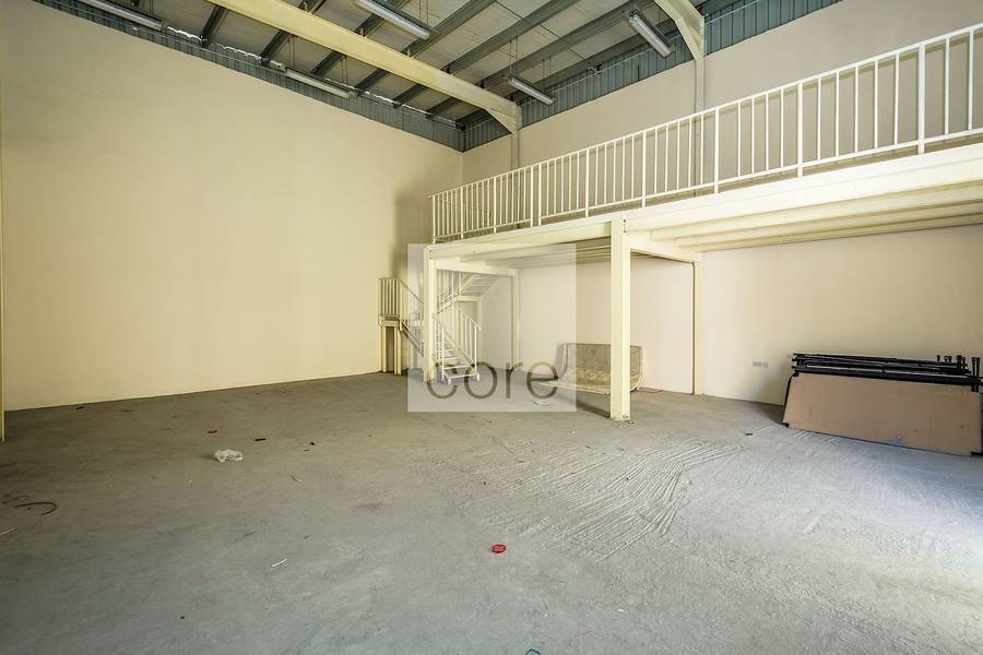 Warehouse with spacious space in Mussafah