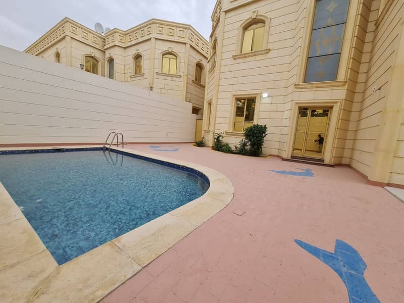 Amazing Separate 5 bedrooms villa with pool at MBZ