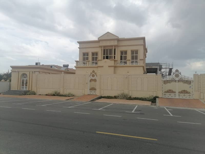 Spacious villa for rent back of al tawar center