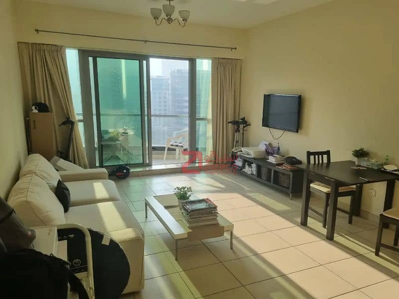 位于迪拜码头，中心大厦 1 卧室的公寓 1349000 AED - 6799256