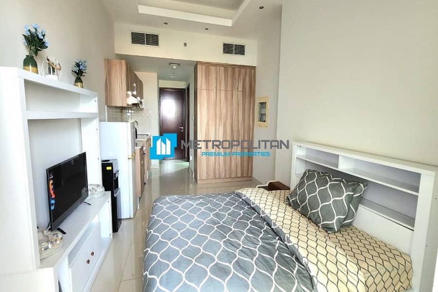 Large Studio Unit | Brand New | Vacant on Transfer