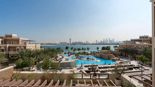 2 Bedroom Flat for Sale in Palm Jumeirah, Dubai - Exclusive I Beachfront Living I Skyline View