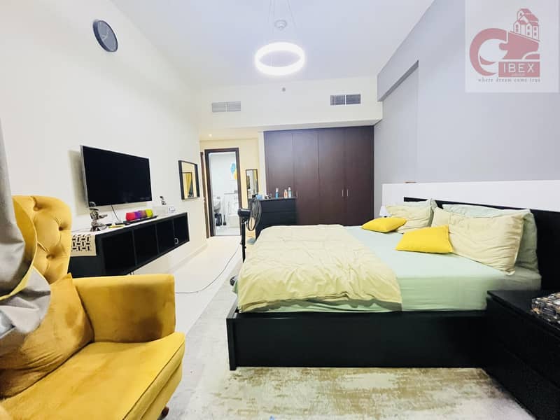 Sheikh zayed road view 1bhk with all amenities now only 80k