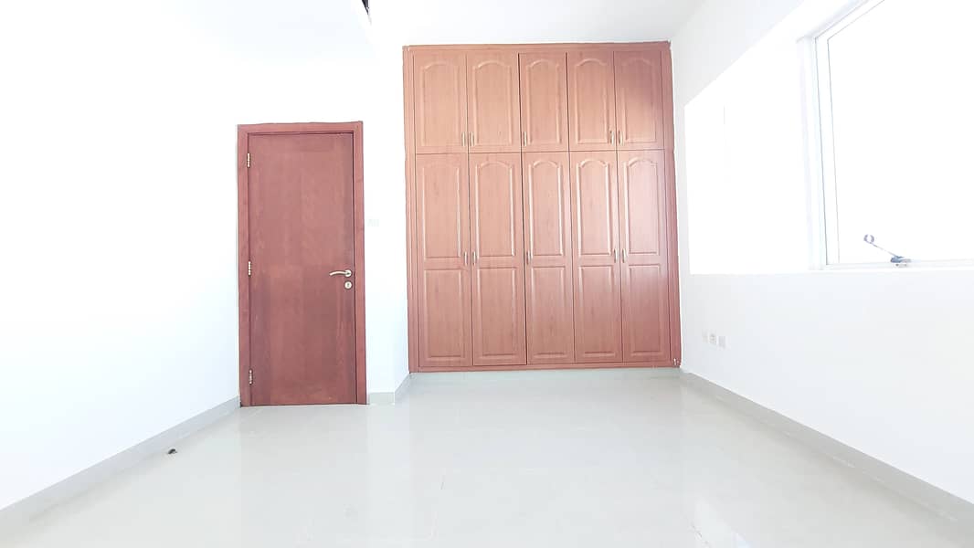Opposite Sahara 2bhk in 35k with Wardrobes 6chqs