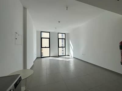 Studio for Rent in Muwaileh, Sharjah - Brand new studio available for rent in  mamsha with kitchen appliances for 24,000 AED yearly