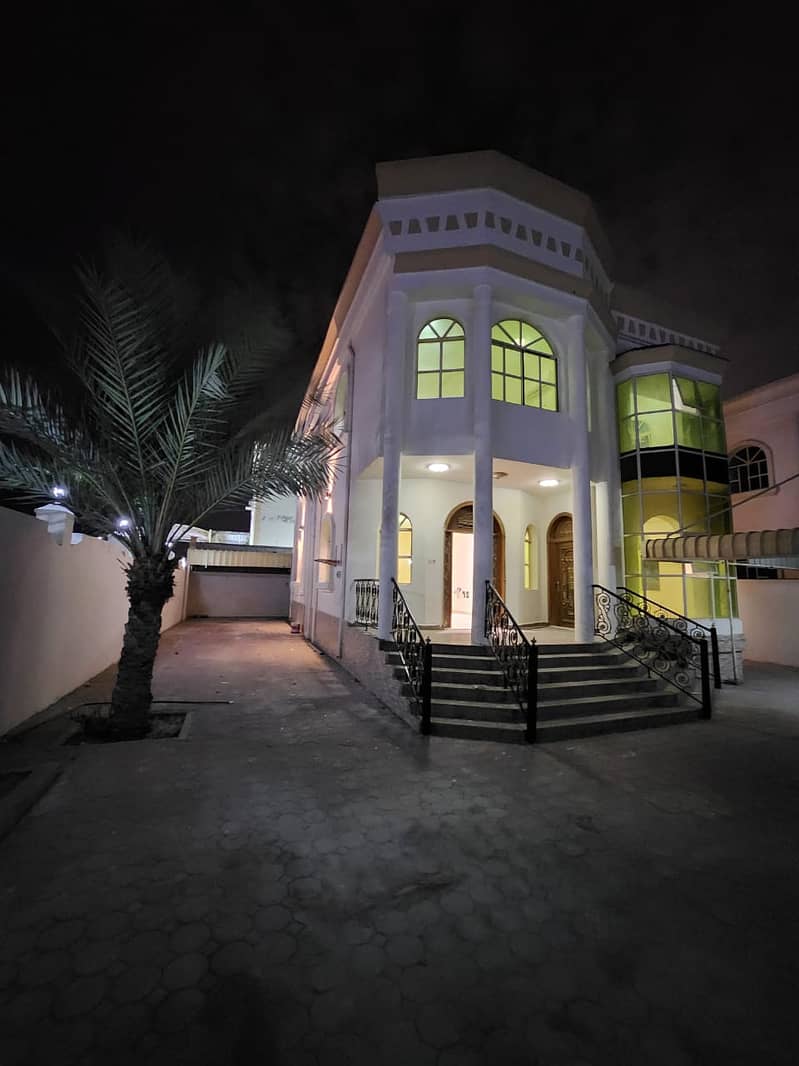 Villa for sale, with water and electricity, in a prime location, Al-Rawda area