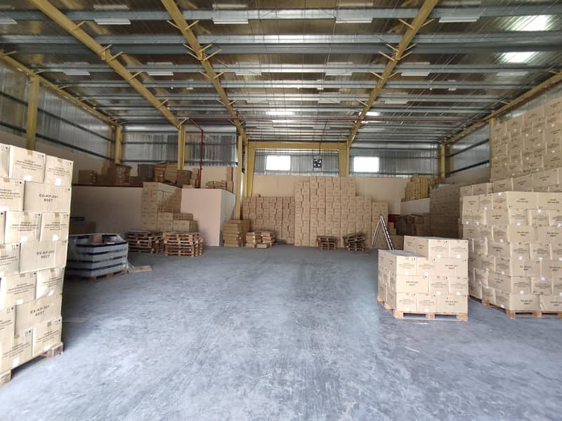 6100 sqft warehouse with toilet and pantry for storage !!