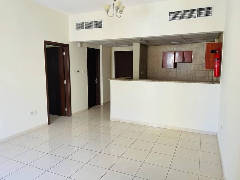 1 BEDROOM APARTMENT WITH BALCONY AVAILABLE FOR RENT