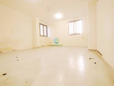 شقة 2 غرفة نوم للايجار في المشرف، أبوظبي - شقة في شارع دلما المشرف 2 غرف 50000 درهم - 6808546