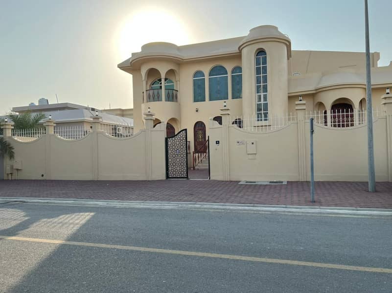 Villa in Ramakia, opposite a mosque and close to the main street