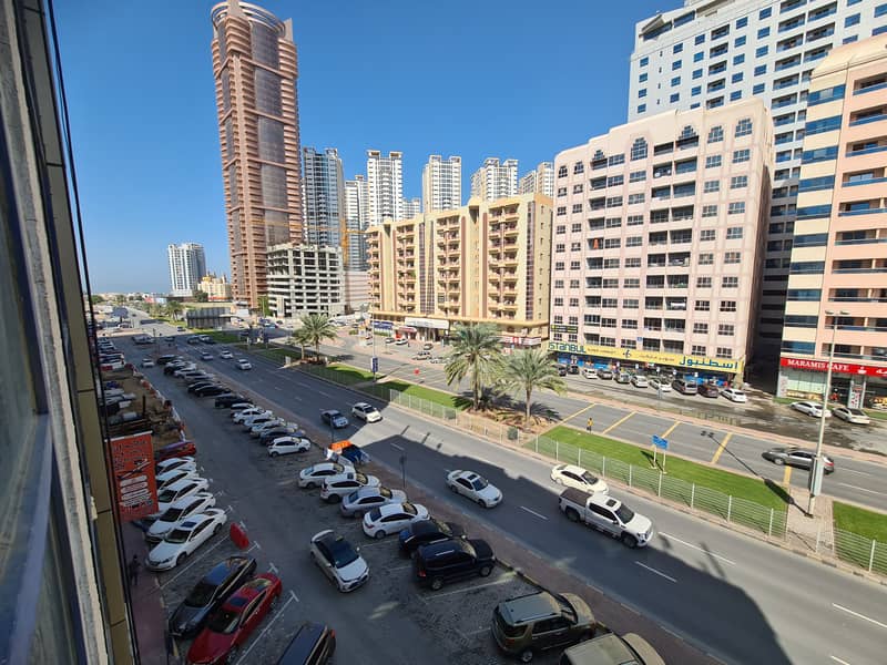 For rent 3 rooms and a large -wide areas-view on Sh. Khalifa Street