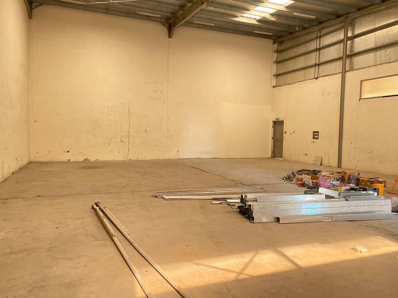 SPECIOUS 2600 sq ft WAREHOUSE FOR RENT