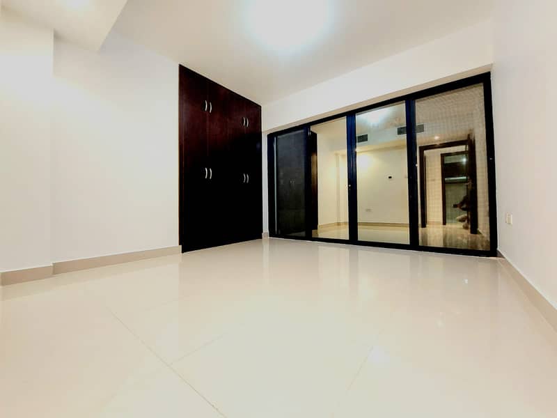 شقة في شارع الوحدة (شارع دلما)،الوحدة 1 غرفة 39000 درهم - 6813118