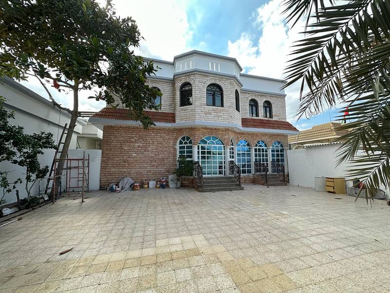 LUXURY 6 BEDROOM VILLA IS AVAILABLE FOR RENT IN AL MUSHEIRIF AJMAN ONLY  FOR LOCALS