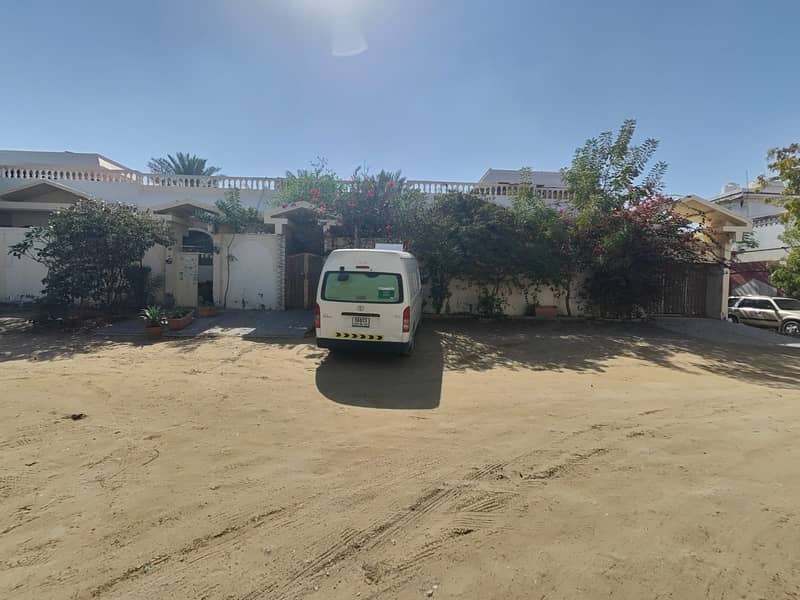 Villa in Al-Rawdah for housing of any kind, in a distinguished location and location