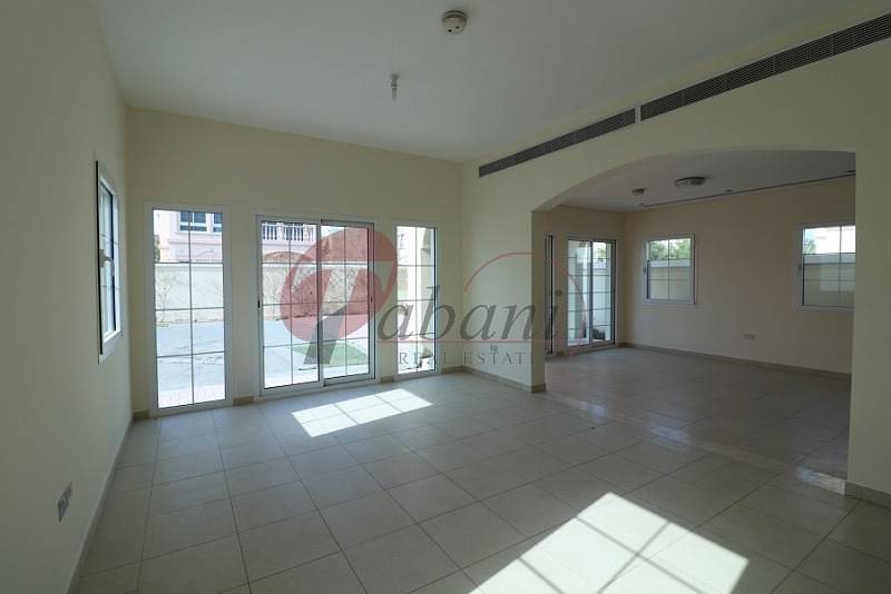 Good Location Facing Nakheel Mall 2 bed Villa