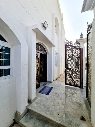 4 Bedroom Villa for Rent in Mohammed Bin Zayed City, Abu Dhabi - PRIVATE ENTRANCE 4 BEDROOMS HALL WITH DINING AREA RESERVED PARKING FOR RENT AT MBZ || 100K