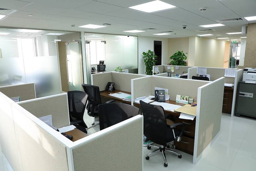 SPECIOUS LOCATION FULLY FURNISHED OFFICE  SPACE JUST IN 6999/=AED  ONLY