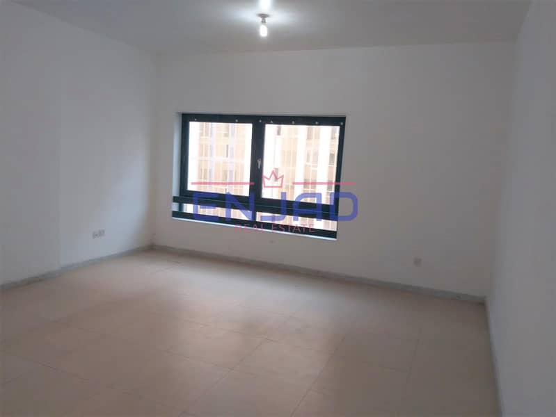 Incredible 3 BHK Apartment with Balcony and Store Room!!!