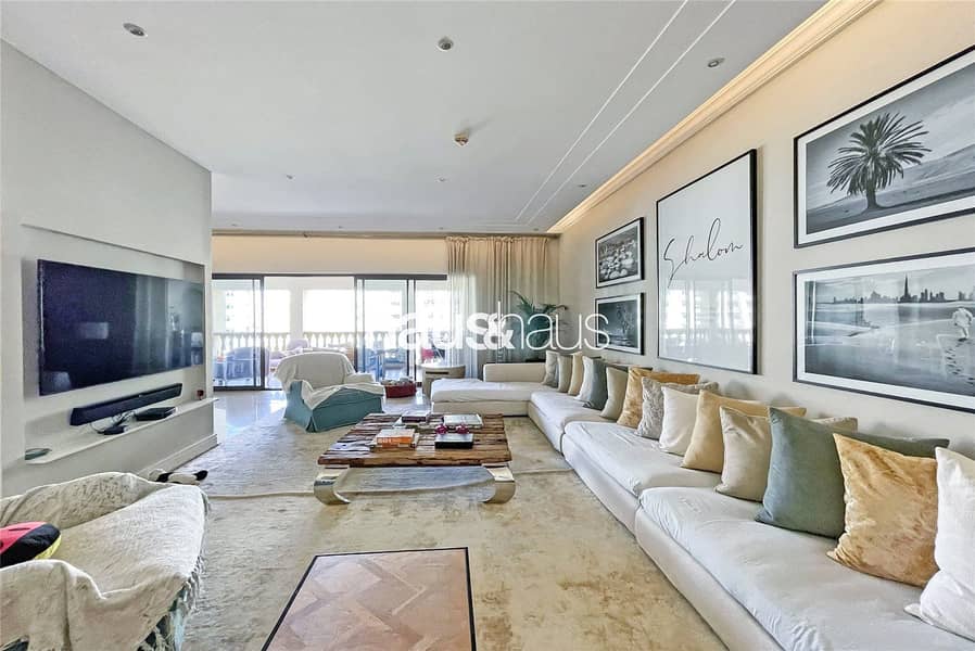 UPGRADED | VACANT | Stunning | Sea View