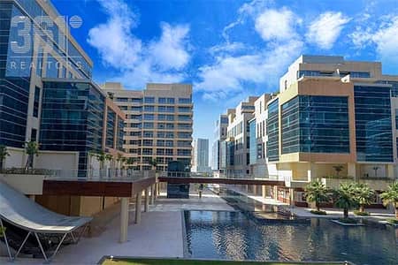BEAUTIFUL CANAL VIEW | HIGH ROI | BEST INVESTMENT | HEART OF DUBAI |
