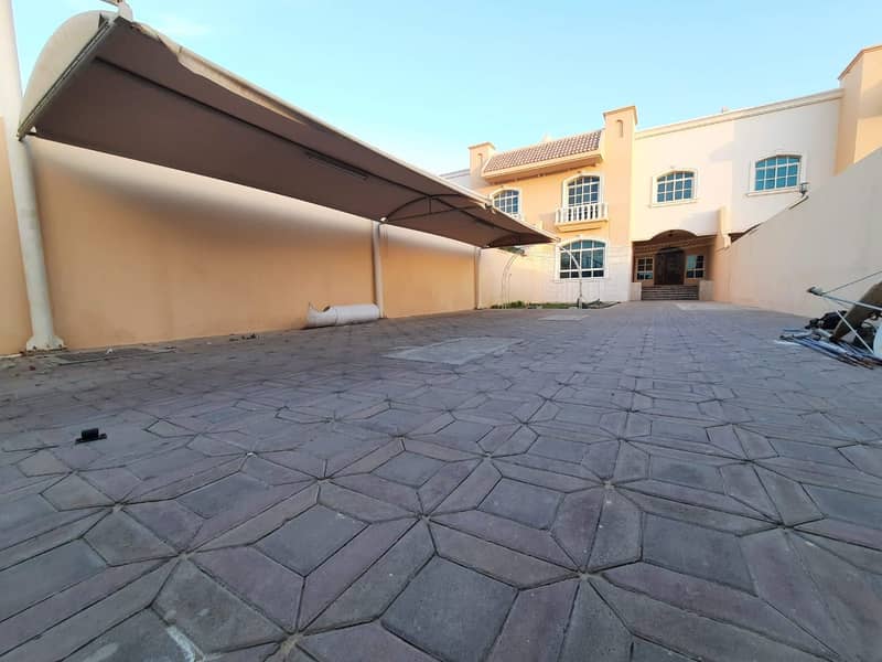 P/ENTRANCE 5 BEDROOM VILLA W/YARD & GARDEN