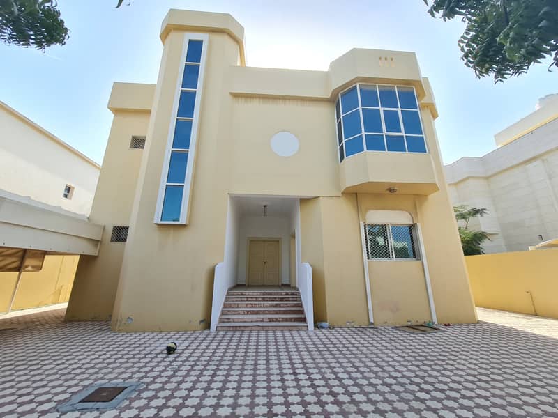 Ready to move On the Road independent 5BR villa close to park Rent 100k . .