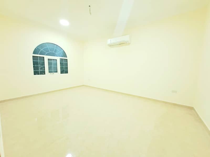 Квартира в Аль Шамха, 2 cпальни, 40000 AED - 6836215