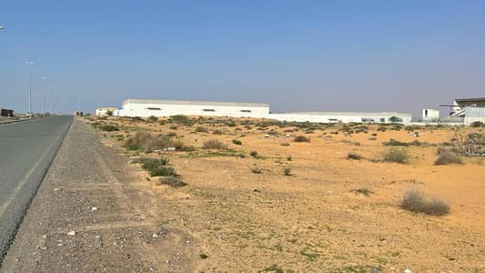 ارض صناعية  للبيع في منطقة الإمارات الصناعية الحديثة، أم القيوين - موقع رائع! ! 43578 قدم مربع ارض صناعية للبيع على طريق 60 متر الرئيسي أم القيوين