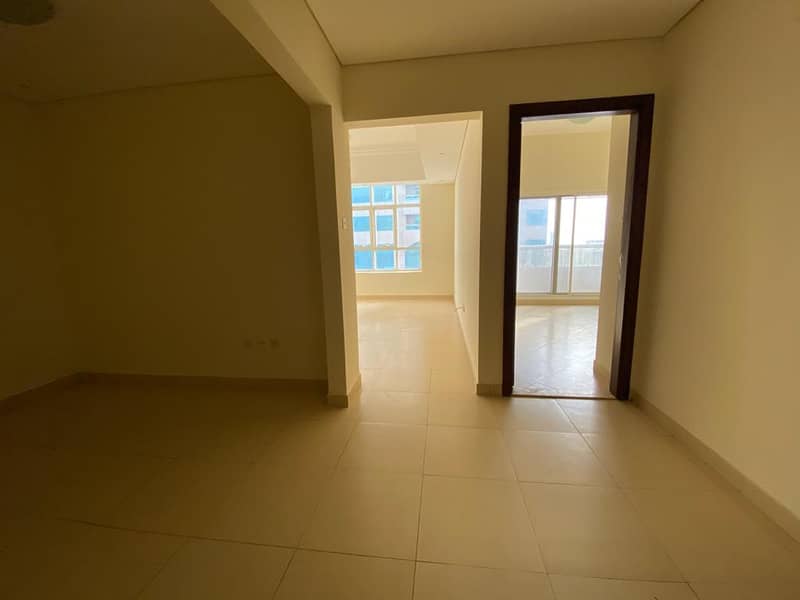 1000sqft 1bhk in al mamzar with parking balcony only 35k 4/6 cheques